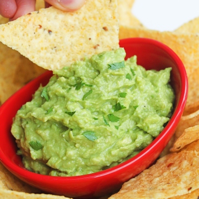 Cheap, Simple Guacamole - A frugal guacamole recipe you can make with ingredients you probably already have at home! Plus how to store guacamole without turning it brown. (also called "oxidizing"). #realfood #avocado #frugalliving #kitchenhacks. From CheapskateCook.com
