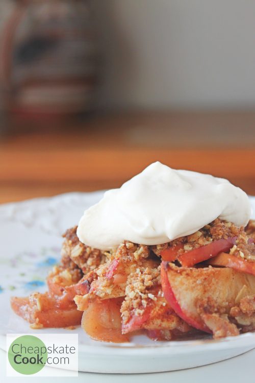apple crisp with whipped cream