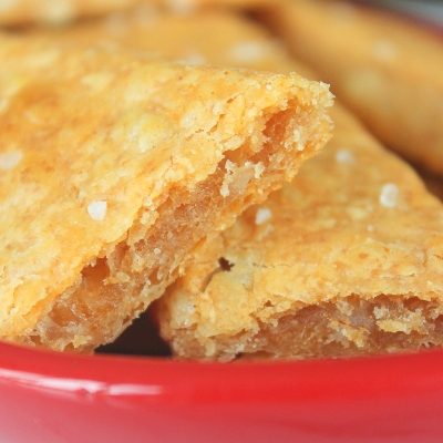 How to Make Homemade Crackers That Aren’t Overkill (Recipe)
